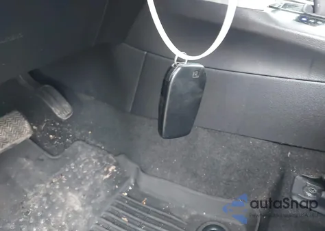 2022 Toyota Corolla Cross Le z USA, uszkodzony, nr VIN 7MUBAABG7NV027907